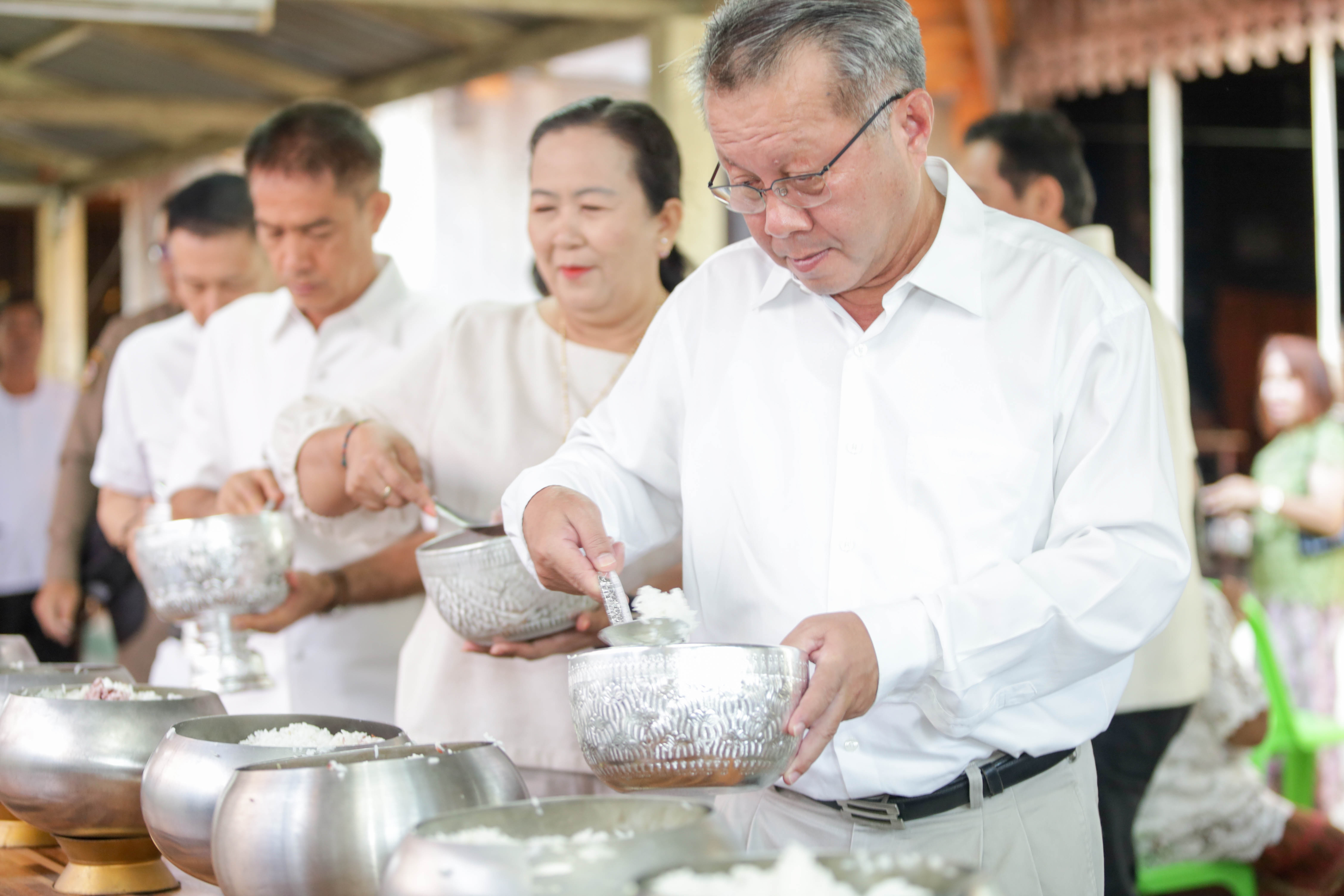 จังหวัดสระแก้ว จัดกิจกรรมวันมาฆบูชา พุทธศาสนิกชนร่วมทำบุญตักบาตร-เวียนเทียน ณ วัดนครธรรม