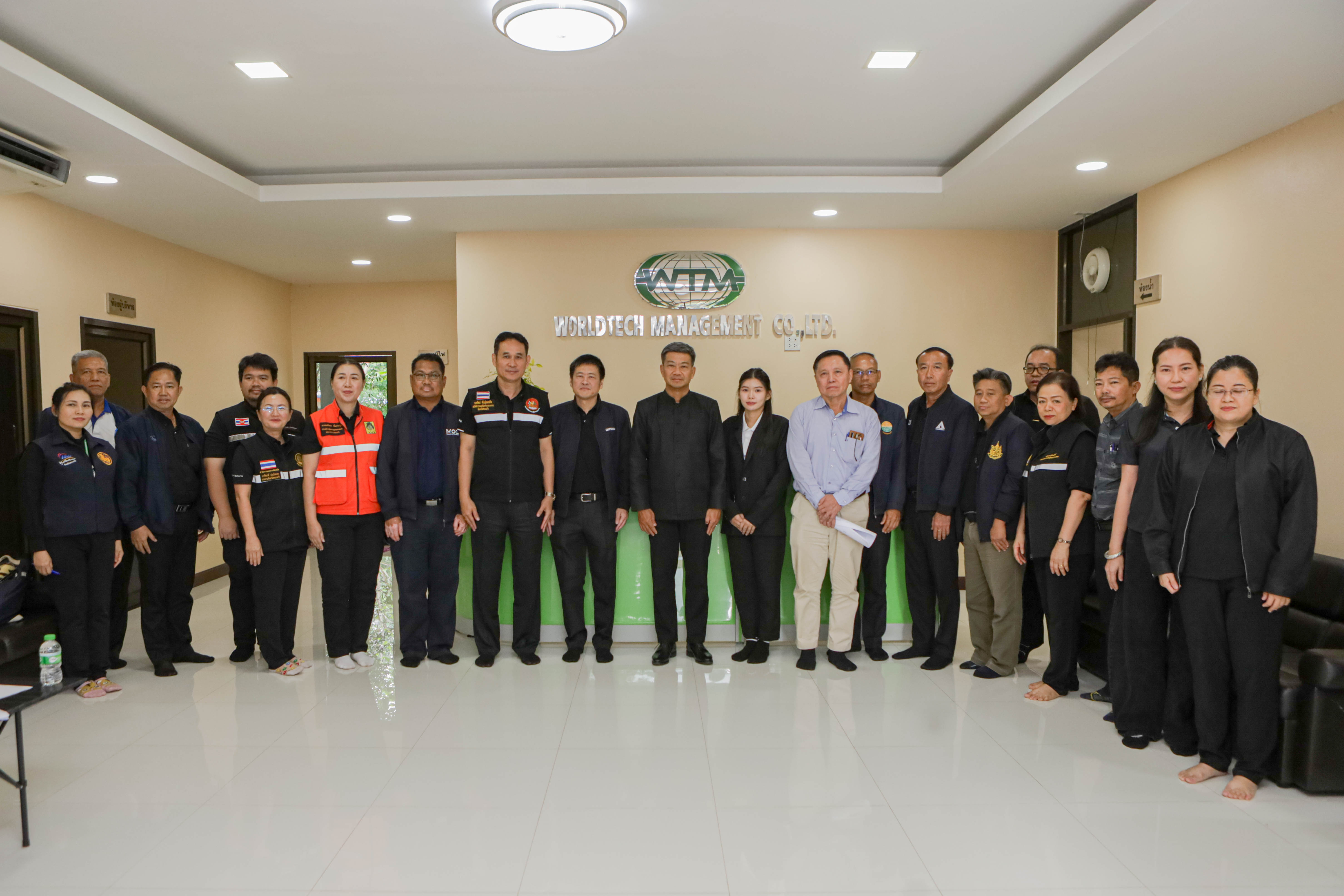 ผู้ว่าฯ สระแก้ว นำทัพส่วนราชการลงพื้นที่เยี่ยมชม"รัฐ-เอกชน" บูรณาการร่วมกัน มุ่งขับเคลื่อนเศรษฐกิจควบคู่การดูแลชุมชน