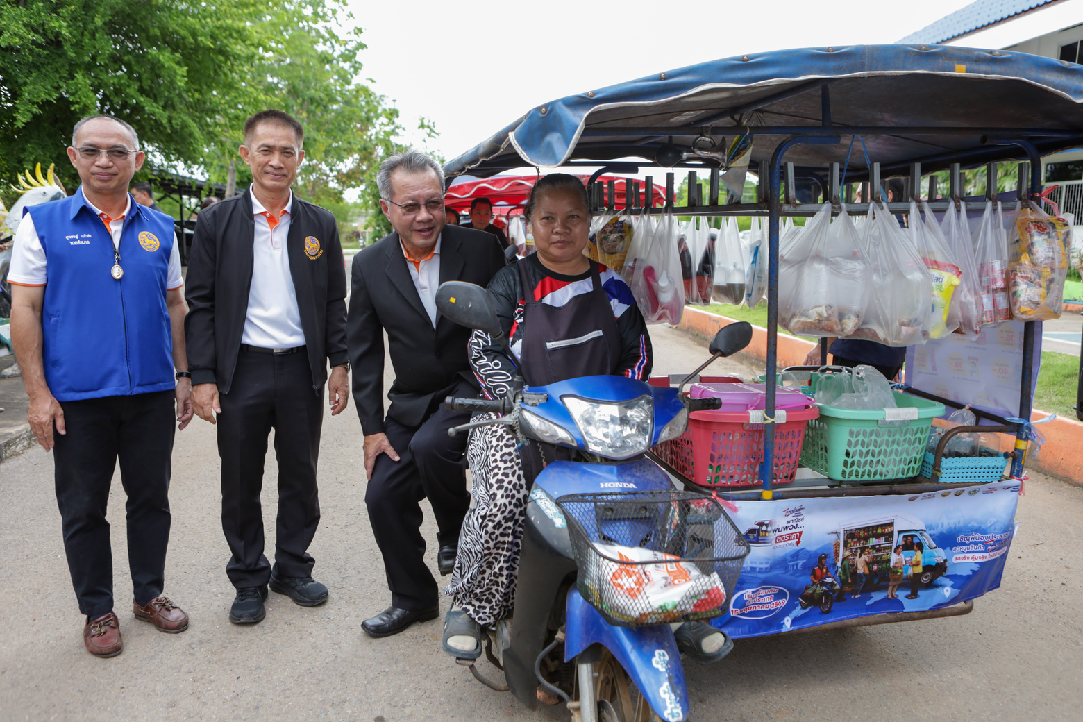 &ldquo;ไทยช่วยไทย&rdquo; ในพื้นที่จังหวัดสระแก้วส่งรถพุ่มพวงบุกชุมชน ลดภาระค่าครองชีพพร้อมกันทั้งจังหวัด