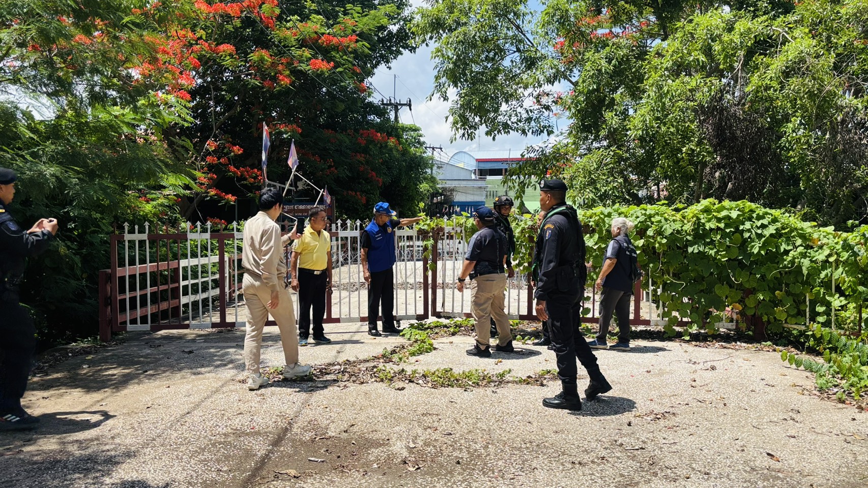 สระแก้วคุมเข้ม! 3 อำเภอชายแดนสนธิกำลังลงพื้นที่ ยันยังไม่มีการเปิดด่านหรือปล่อย นักเรียนกัมพูชาข้ามแดนตามกระแสข่าว