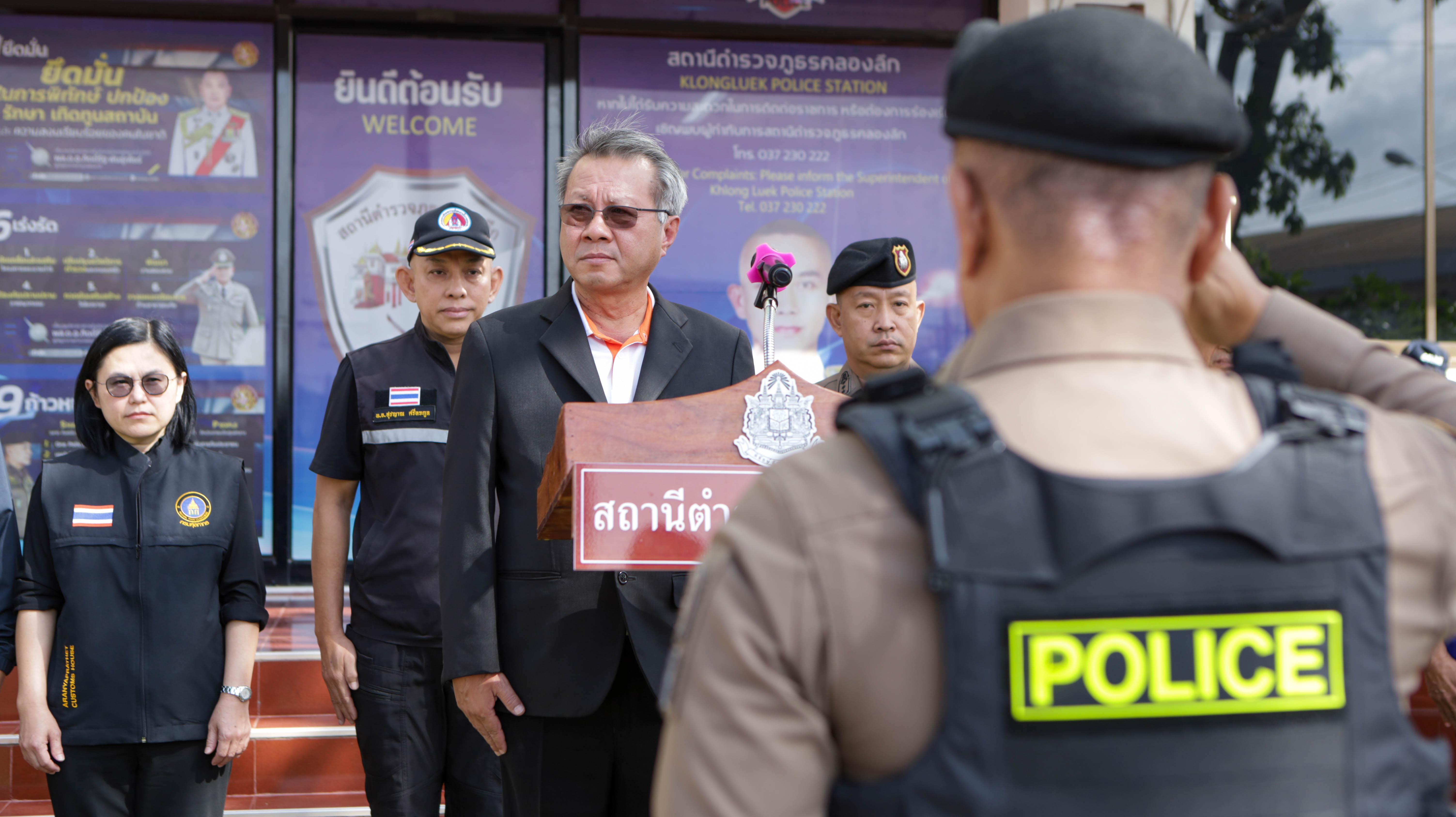 รองผู้ว่าฯ สระแก้ว นำกำลัง 3 ฝ่าย บูรณาการปูพรมกวาดล้างแรงงานต่างด้าวหลบหนีเข้าเมืองในพื้นที่ชายแดน เน้นย้ำปฏิบัติงานด้วยความละม่อม 