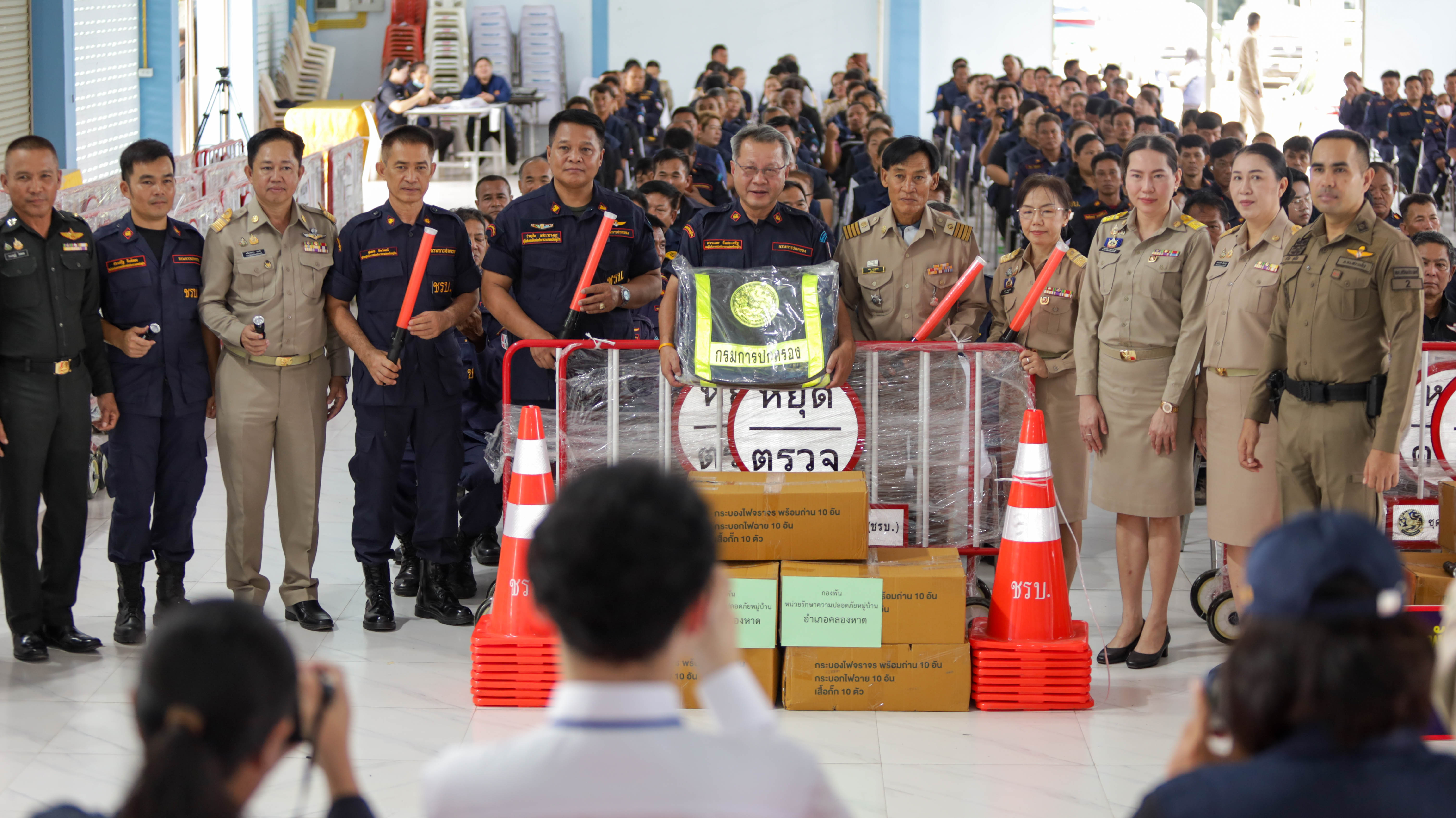 สระแก้ว ยกระดับความมั่นคงชายแดน มอบอุปกรณ์สนับสนุน &ldquo;ชรบ.&rdquo; 4 อำเภอ 64 หมู่บ้าน เสริมแกร่งความปลอดภัยท้องถิ่น