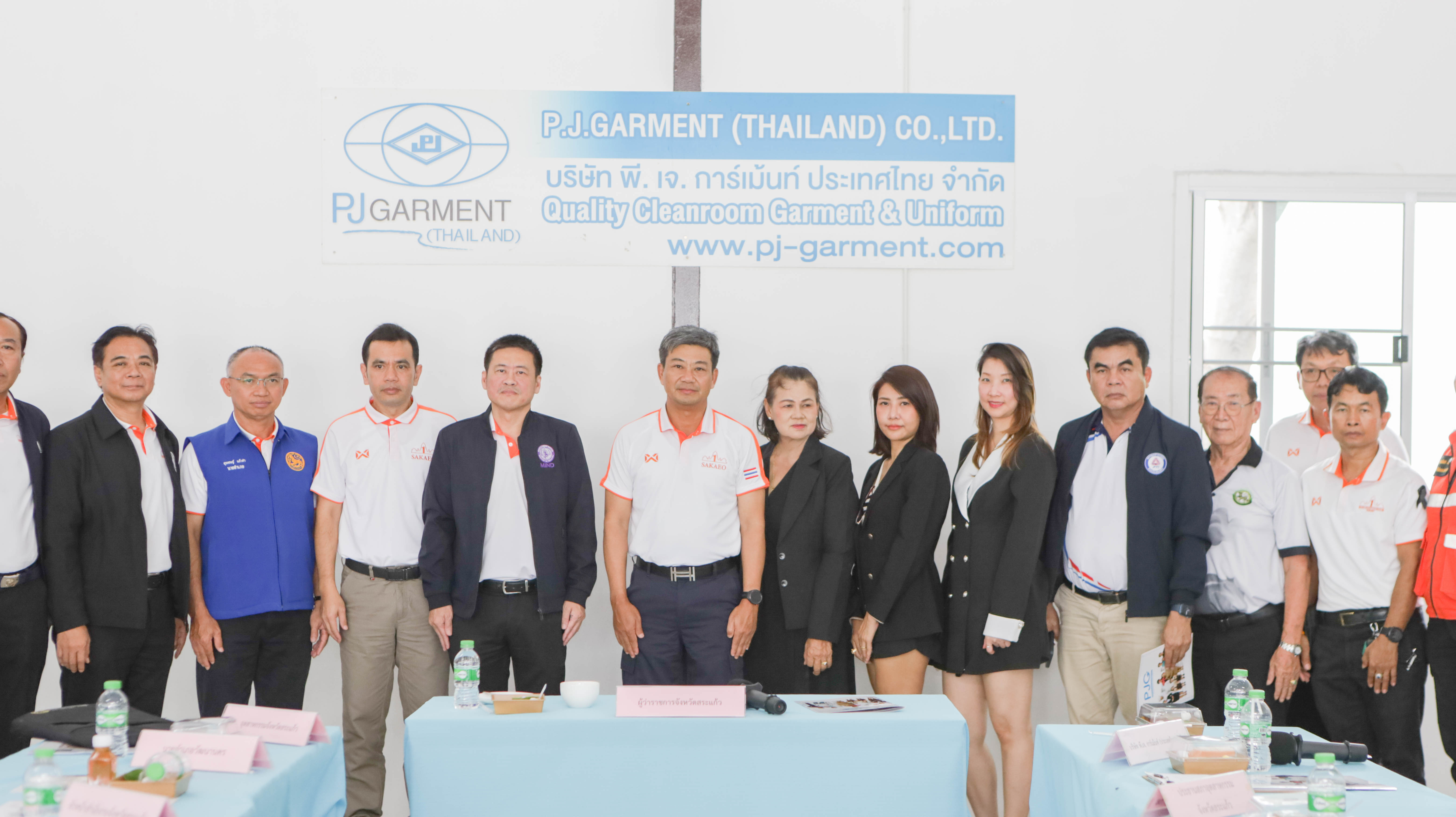 ผู้ว่าฯ สระแก้ว นำทัพส่วนราชการลงพื้นที่เยี่ยมชม"รัฐ-เอกชน" บูรณาการร่วมกัน มุ่งขับเคลื่อนเศรษฐกิจควบคู่การดูแลชุมชน