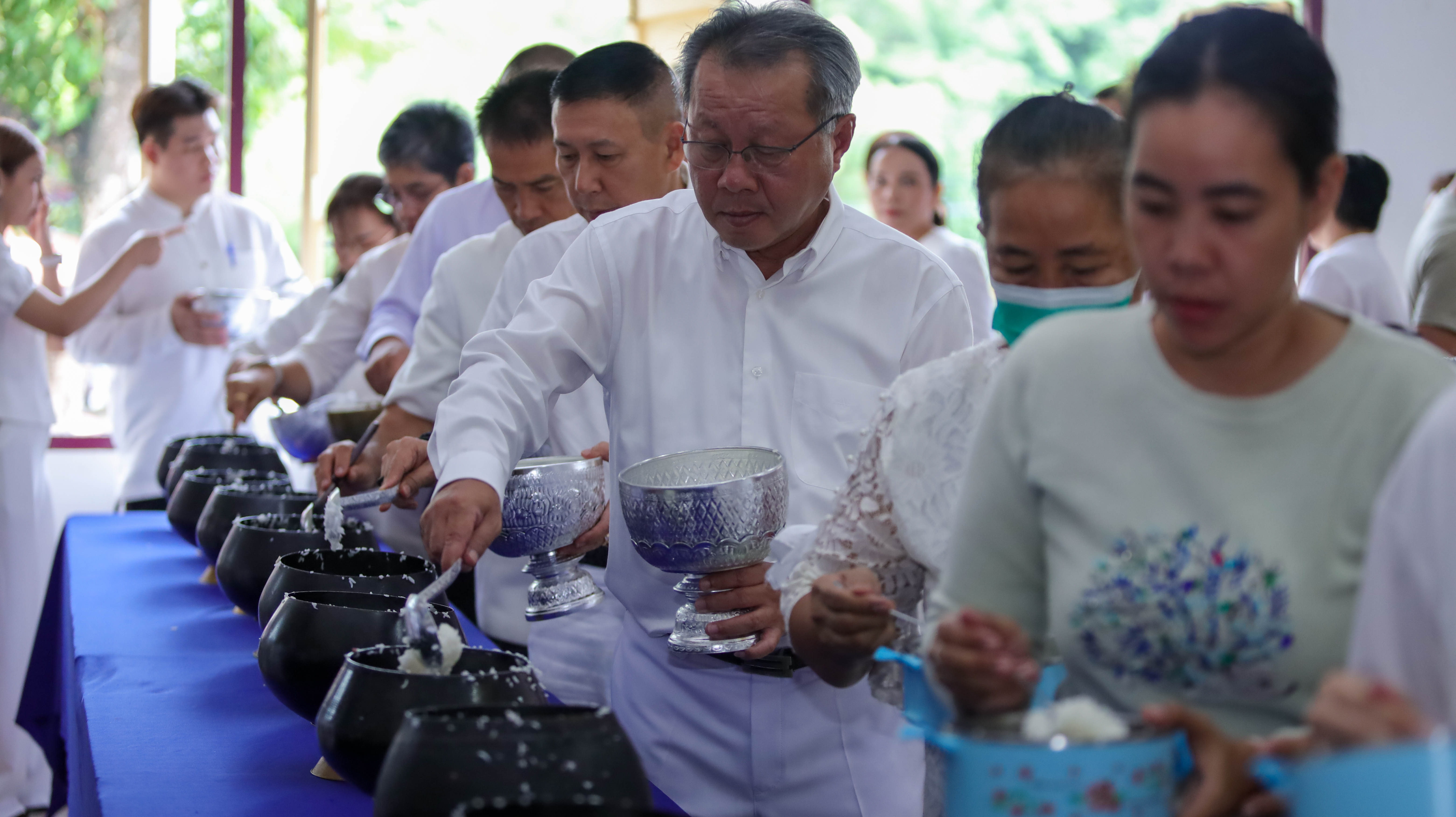 จังหวัดสระแก้ว ร่วมทำบุญตักบาตรเนื่องในวันสำคัญทางพระพุทธศาสนา วันอาสาฬหบูชาและวันเข้าพรรษา 