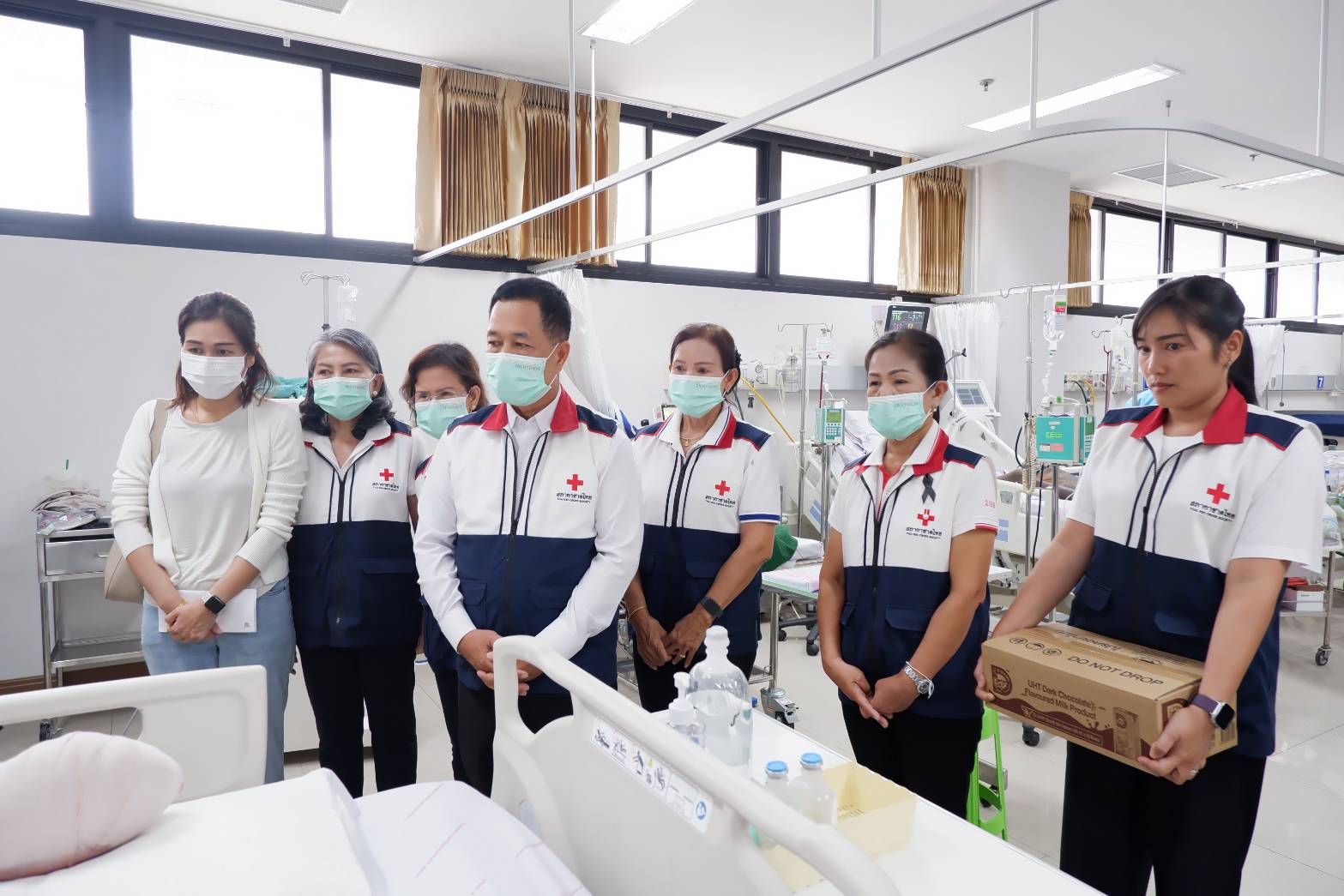 เหล่ากาชาดจังหวัดสระแก้ว ลงพื้นที่เยี่ยมให้กำลังใจทหาร นปท.1 ประสบอุบัติเหตุขณะปฏิบัติหน้าที่เก็บกู้ทุ่นระเบิด