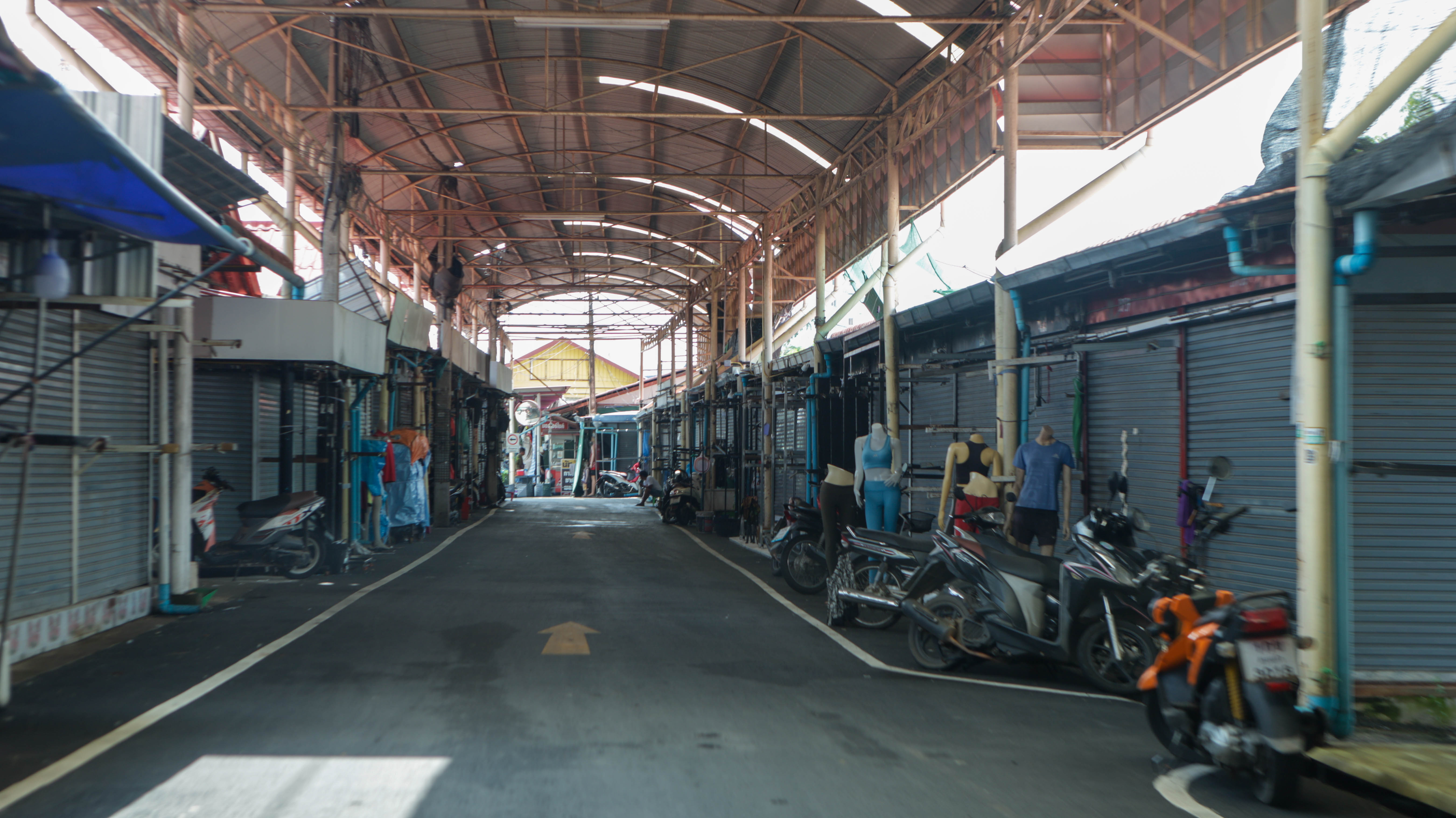 จังหวัดสระแก้วสั่งเข้มตรวจสอบและบังคับใช้กฎหมายคนต่างด้าวในพื้นที่ตลาดโรงเกลือ