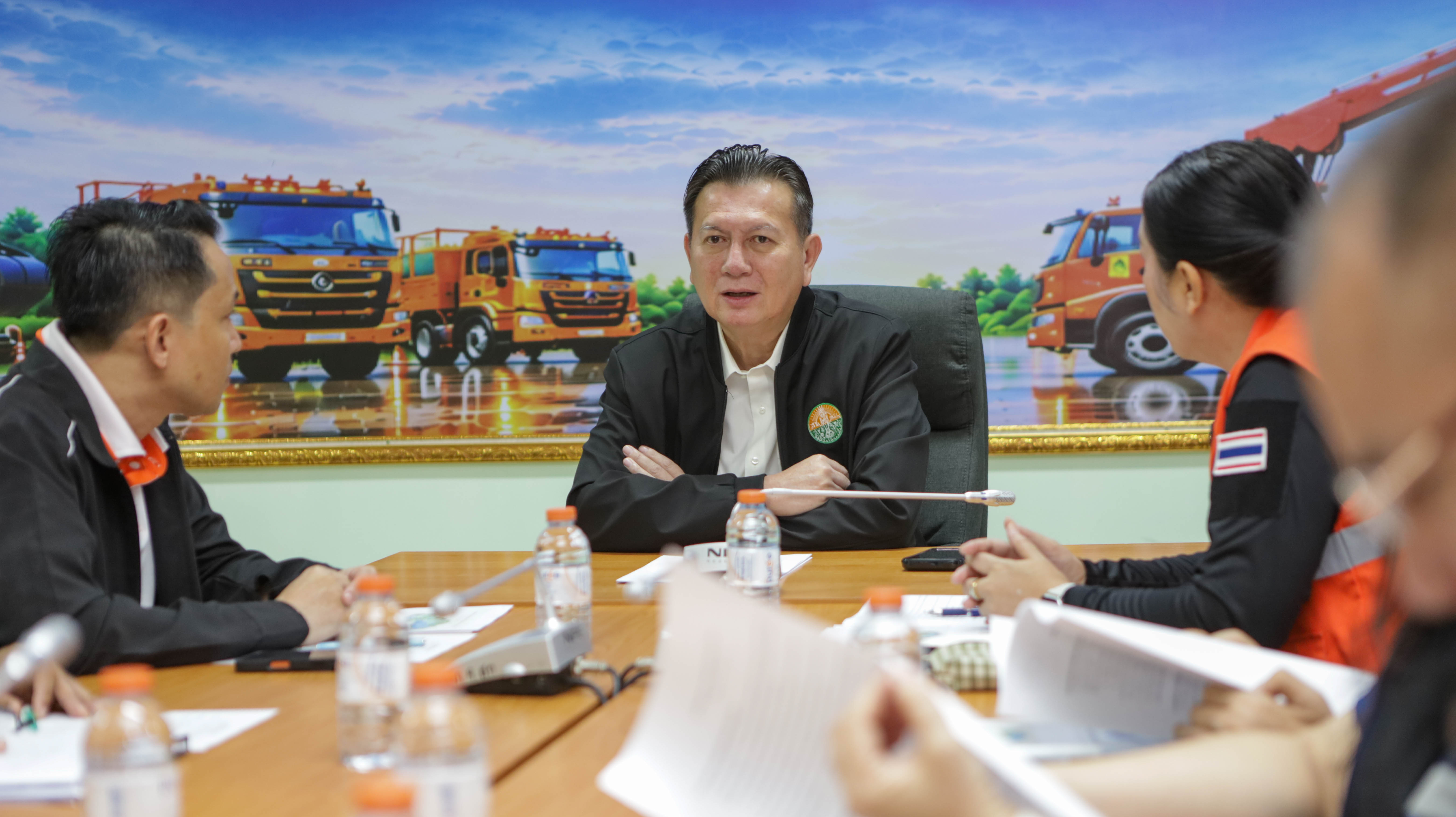 ผู้ว่าฯ ชาธิป รุจนเสรี ร่วมประชุม บกปภ.ช. เกาะติดสถานการณ์และเร่งช่วยเหลือผู้ประสบอุทกภัย